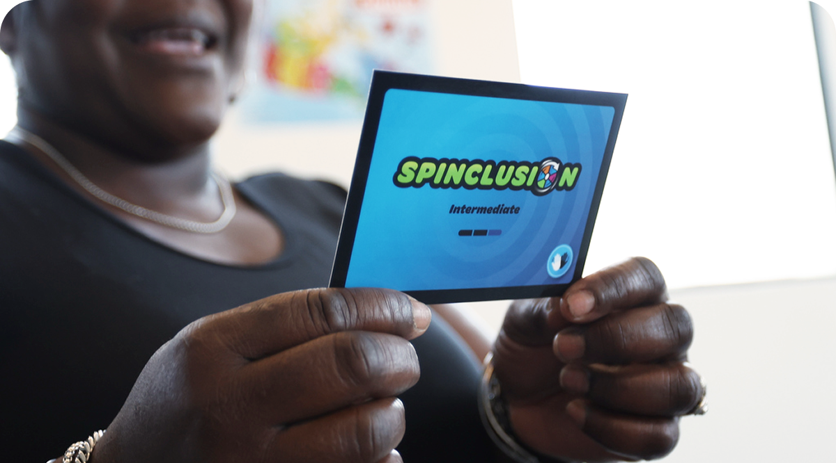 Person holding a Spinclusion card
